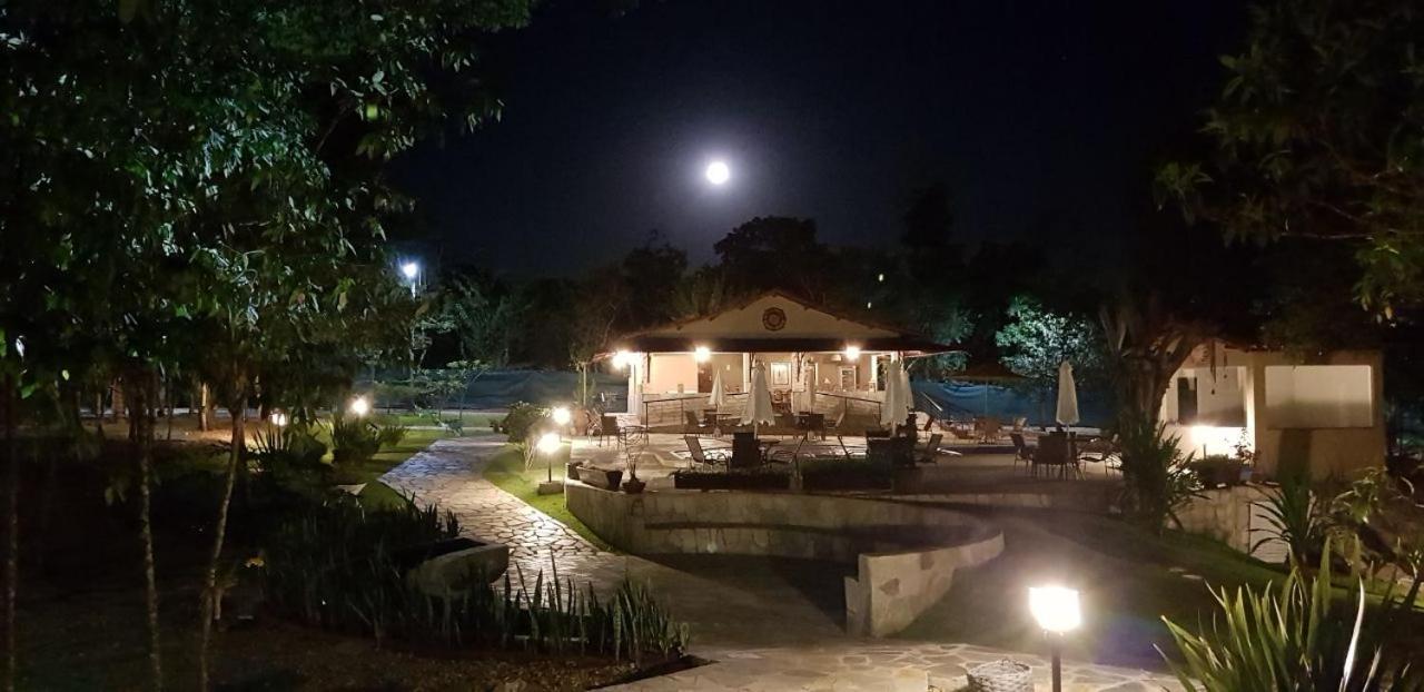 Orla Morada Do Sol Hotel ปิเรนนอโปลิส ภายนอก รูปภาพ
